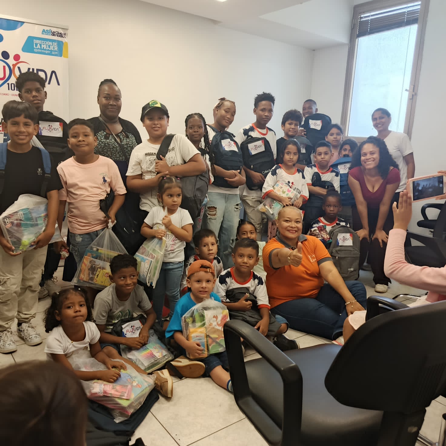 ENTREGA DE MOCHILAS Y UTILES ESCOLARES