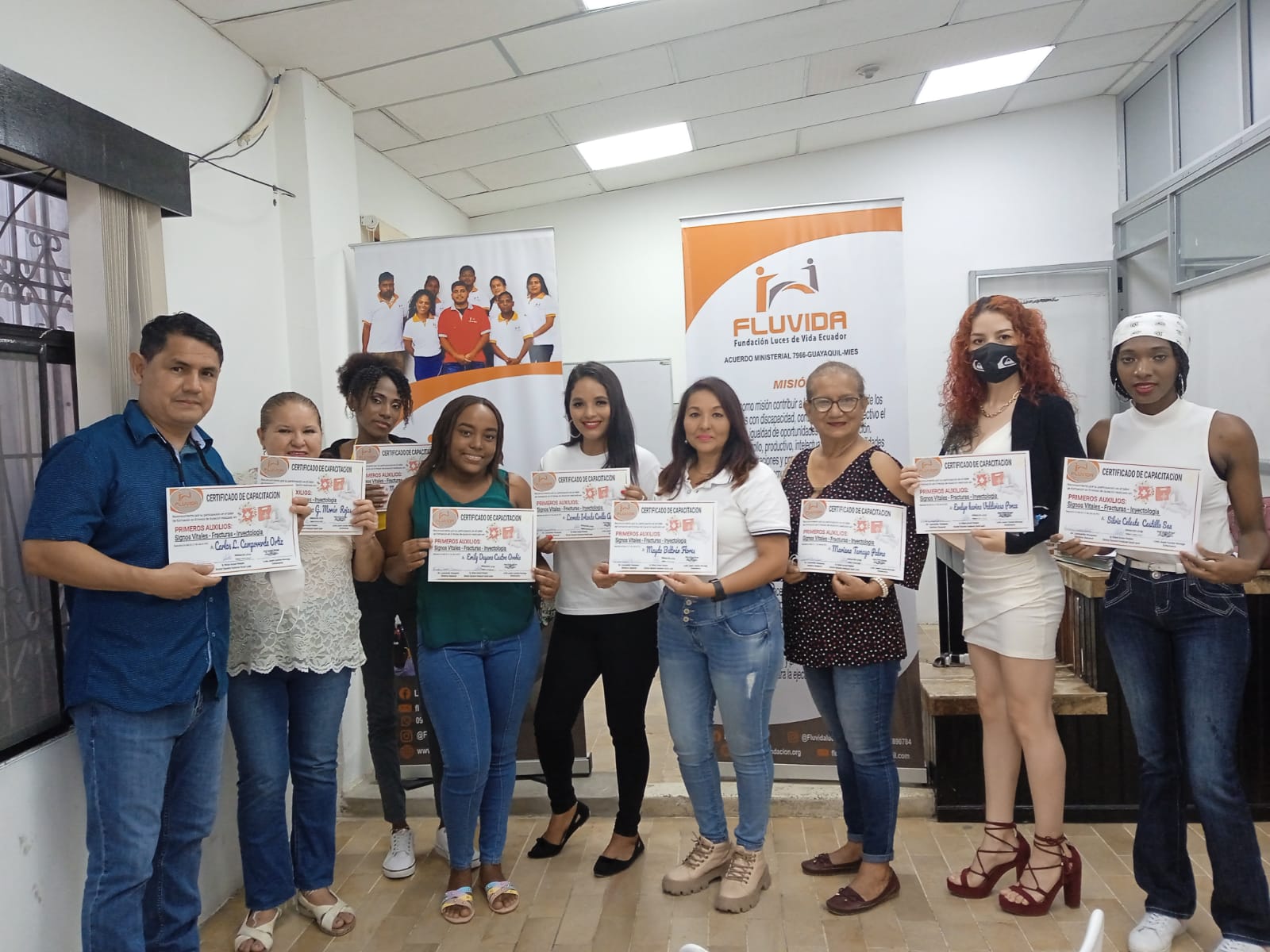 ENTREGA DE CERTIFICADOS A BENEFICIARIOS  DE LOS TALLERES DE PRIMEROS AUXILIOS